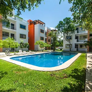 Airport With Pool And Security Cancun